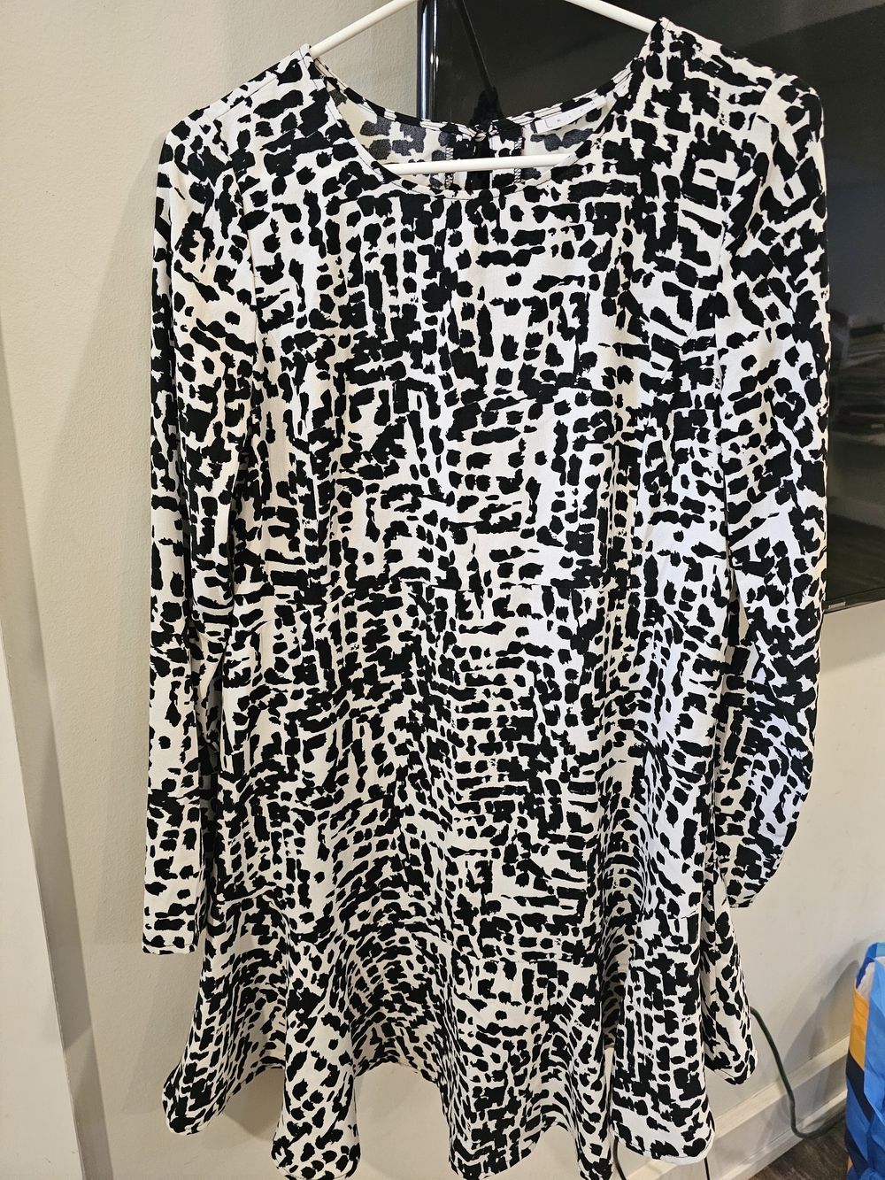 Leith Black and White Abstract Print Long Sleeve Dress